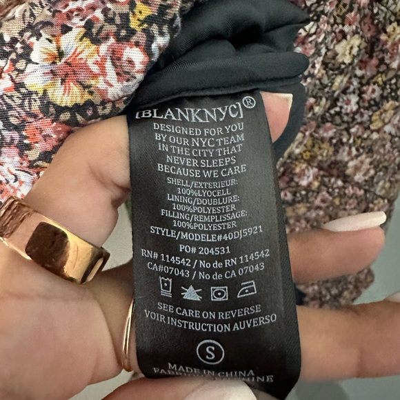 Blank NYC Quilted Floral Jacket Zipper Small NWT Crop Puffy Boxy Small - Picture 8 of 10